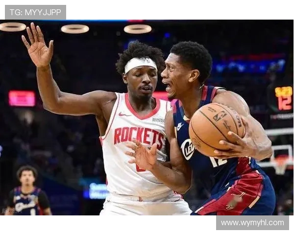 亨特分析莫布里与亚当斯的进攻风格差异及其对球队的影响